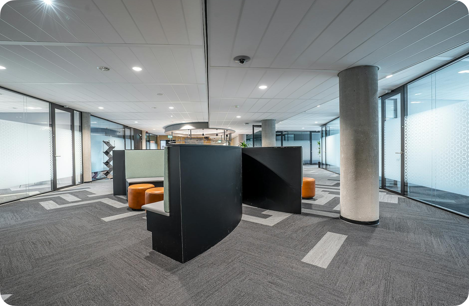 Modern workspace for individuals
